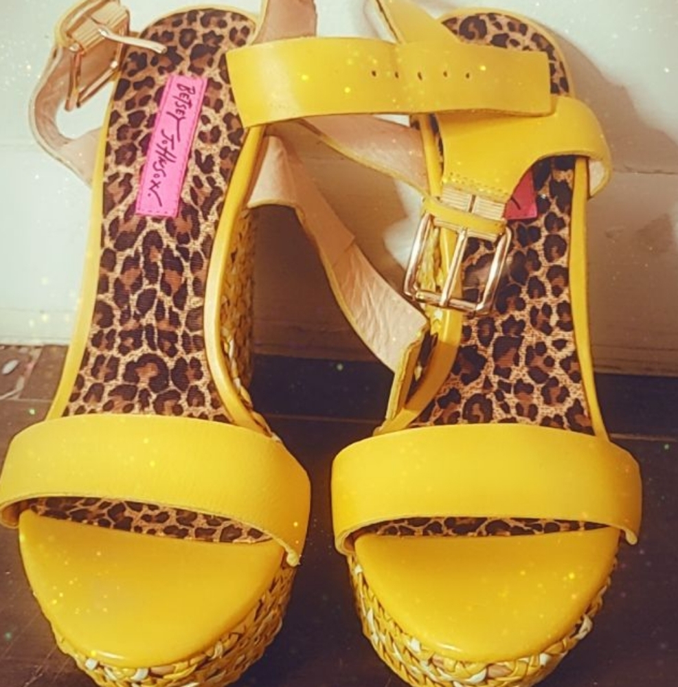 Betsy Johnson Wedge